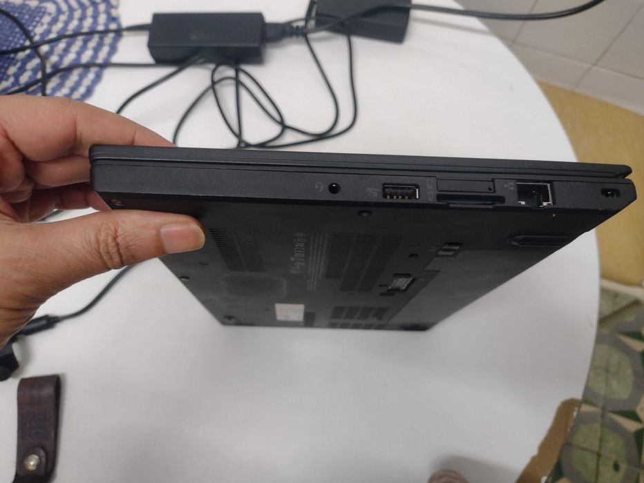 Lenovo ThinkPad X270 cpu i5 8gb memoria  ssd  256gb bateria 12horas