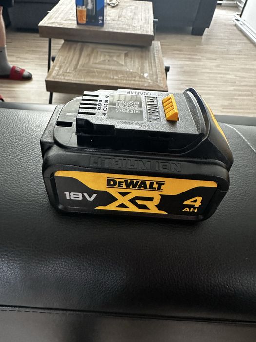 Bateria Dewalt DCB 182 4ah plus ładowarka dewalt DCB 118 Nowe