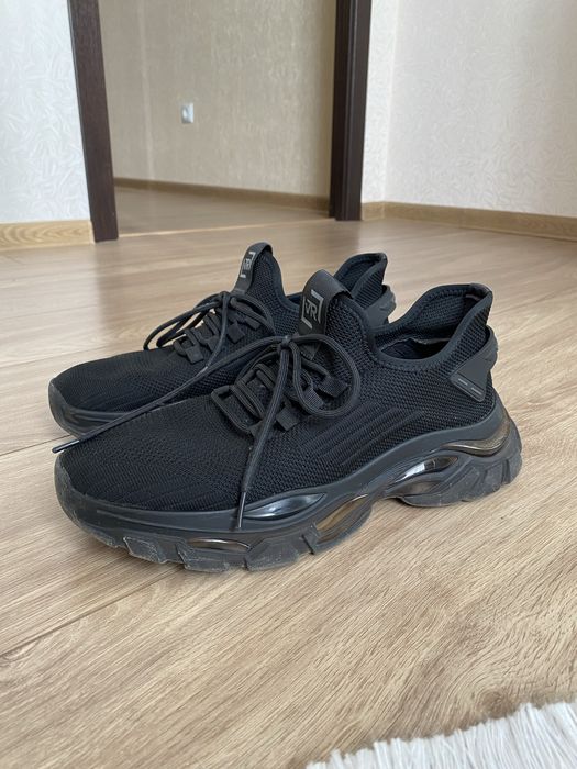 Кросівки чоловічі чорні