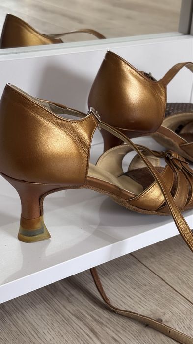 Туфлі для бальних танців