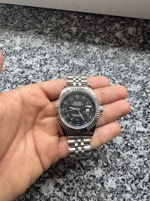 Zegar arabski Seiko czarny
