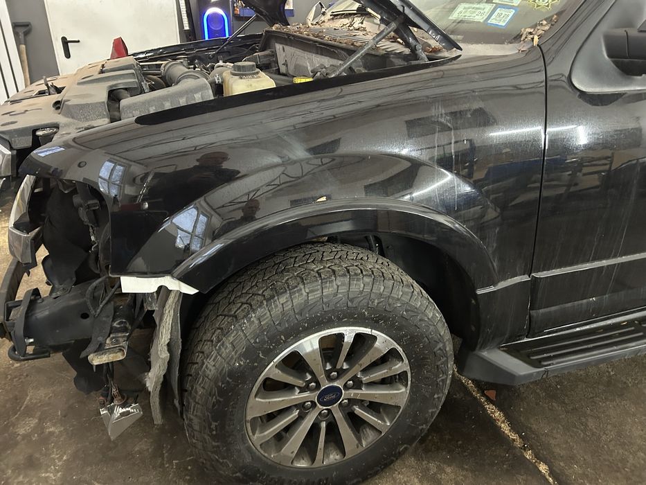 Ford Expedition 2015 -  blotnik prawy lub lewy