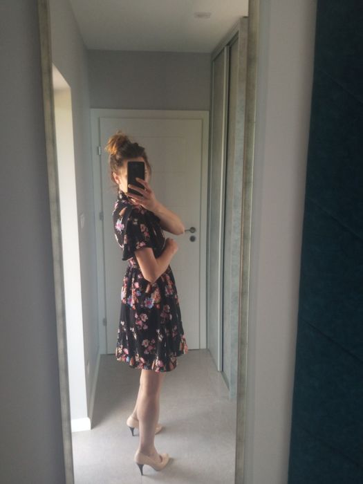 Sukienka S 36 kwiaty czarna mini