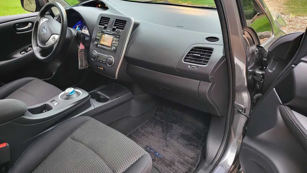 Nissan LEAF S      2015