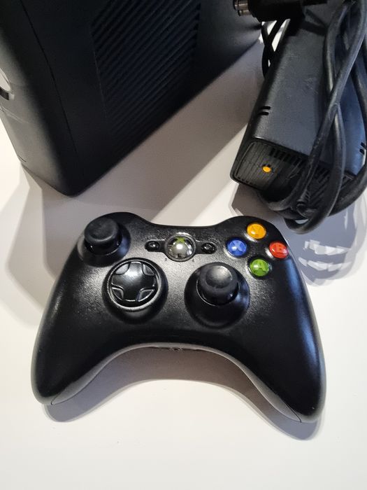 Xbox 360 Slim S RGH3, 250GB, pad, zasilacz - ponad 40 tytułów.