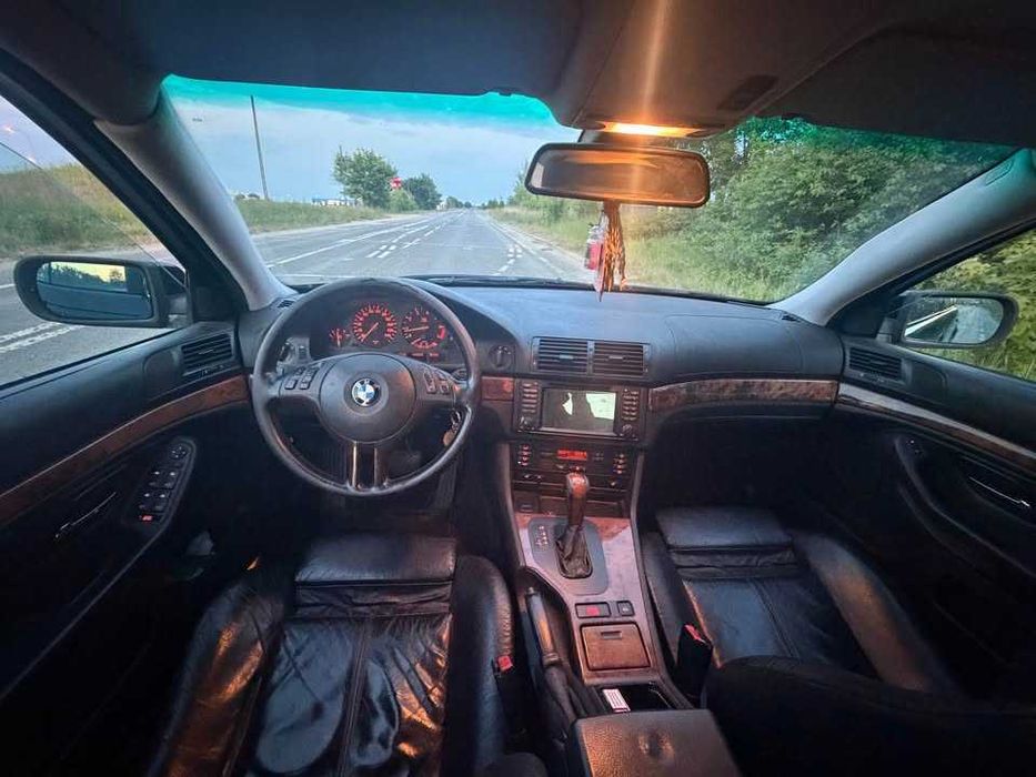 BMW   E39  528iA