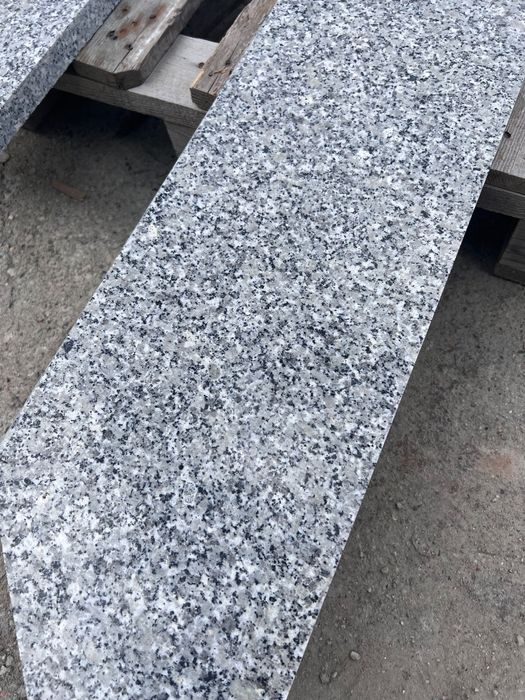 parapety zewnętrzne wewnętrzne schody z granitu czarny granit szary