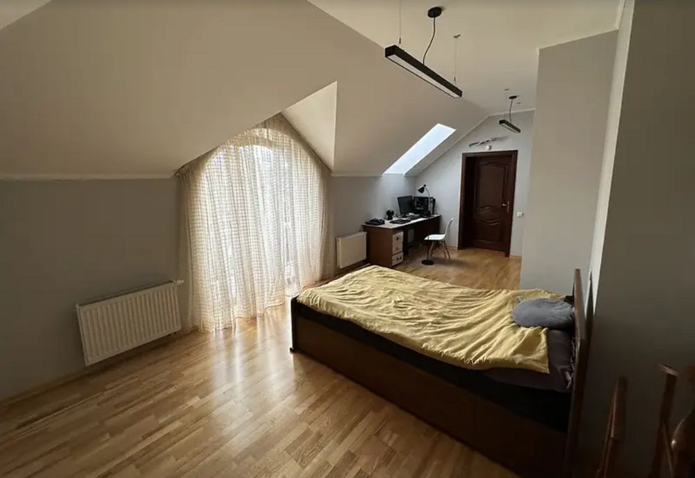 Продаж 2 поверхового будинку 419 кв. м, 6 кімнат, Петриків