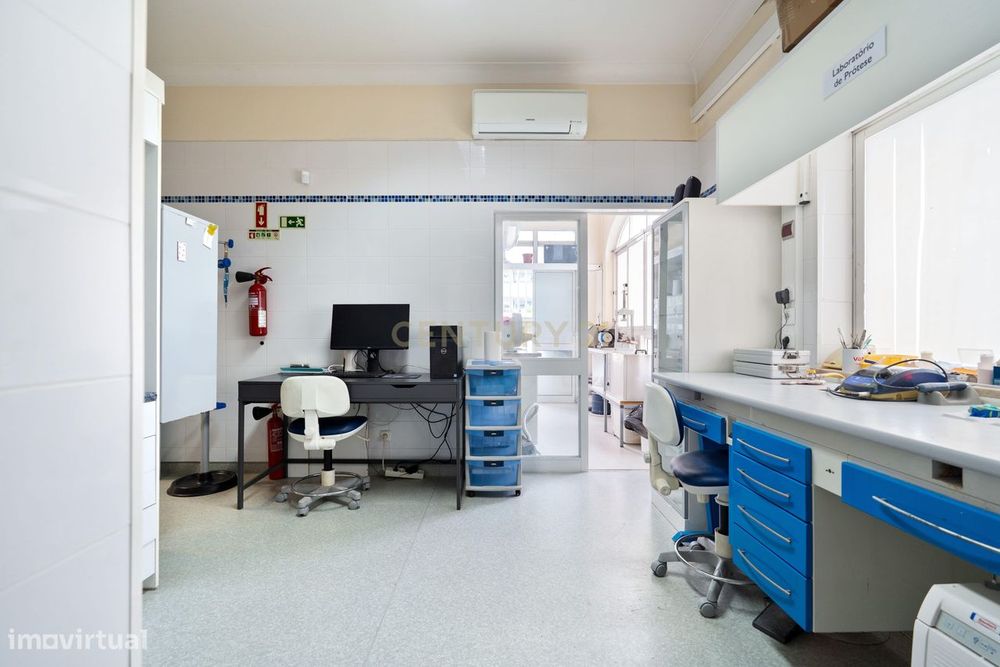Clínica Dentária Equipada no Centro de Portimão – Oportunidade de Inve