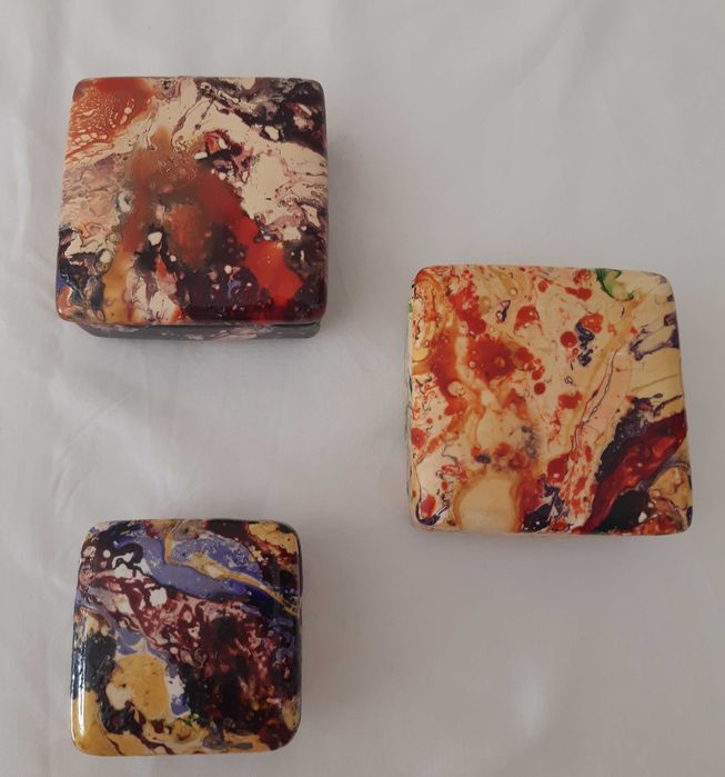 Pequenas Caixas em Louça Pintadas à Mão