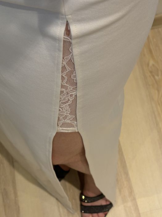 Elegancka sukienka ecru