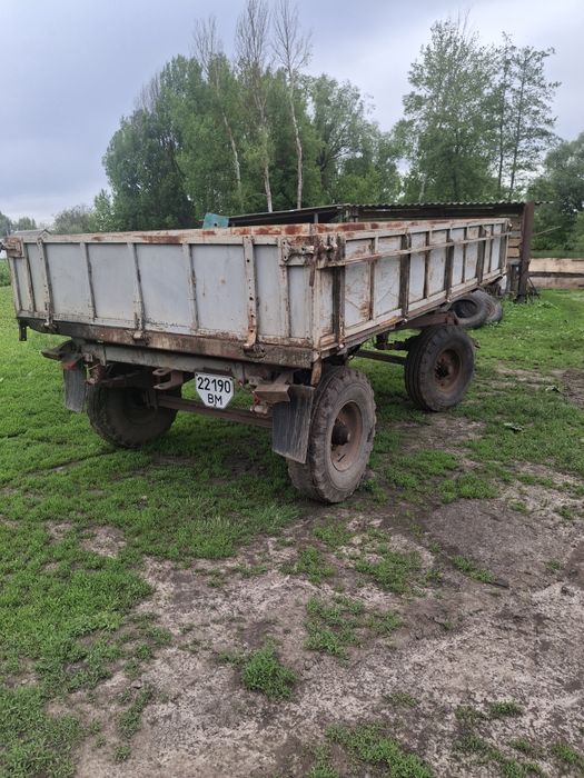 Прицеп до трактора 2ПТС4, на кругу.