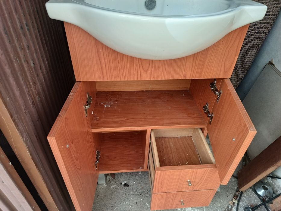 Vendo móvel para casa de banho completo, como novo.