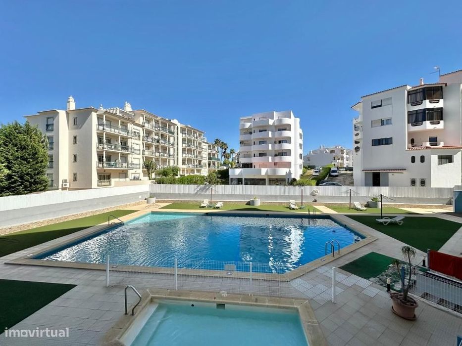 T2 Renovado E Mobilado Com Piscina