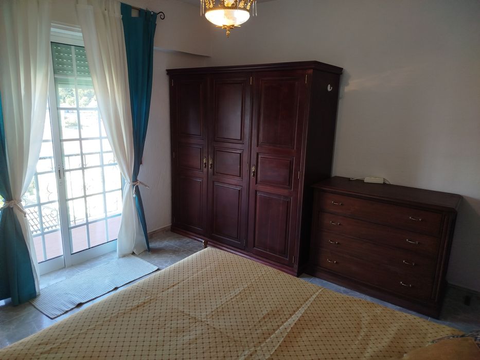 Alugo quarto para 2 pessoas