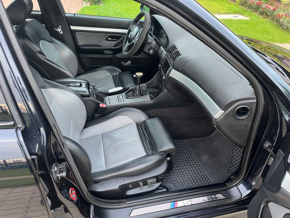 BMW M5 Europa. Carbon Swartz Metallic. Rarytas. Zamiana