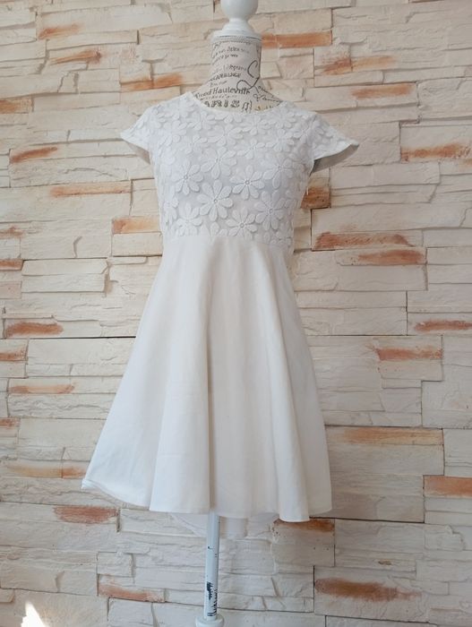 Kremowa sukienka dziewczęca r.158.   W.B.K.