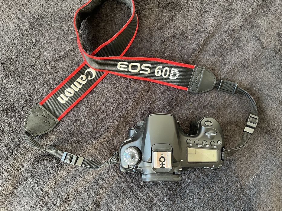Aparat Canon EOS 60D z obiektywami oraz innymi dodatkami