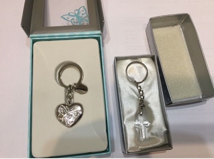 Conjunto de porta-chaves com vários designs. Inclui diferentes modelos.