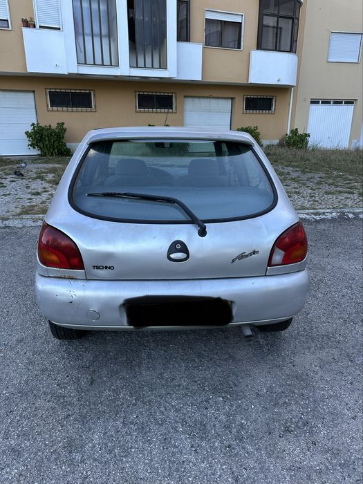 Ford fiesta cizento
