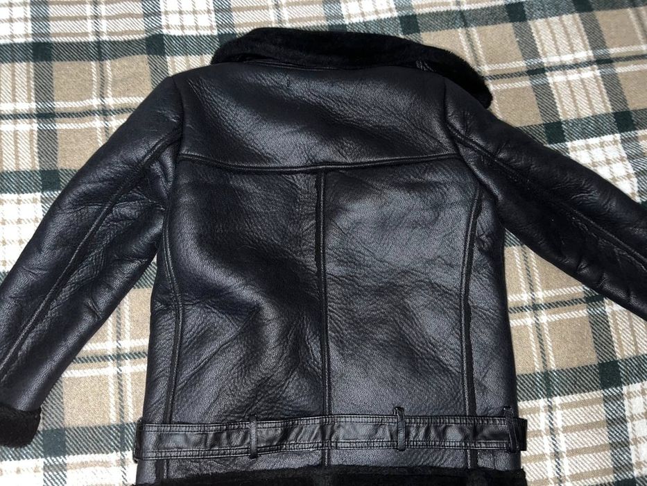 Жіноча чорна дублянка з чорним хутром