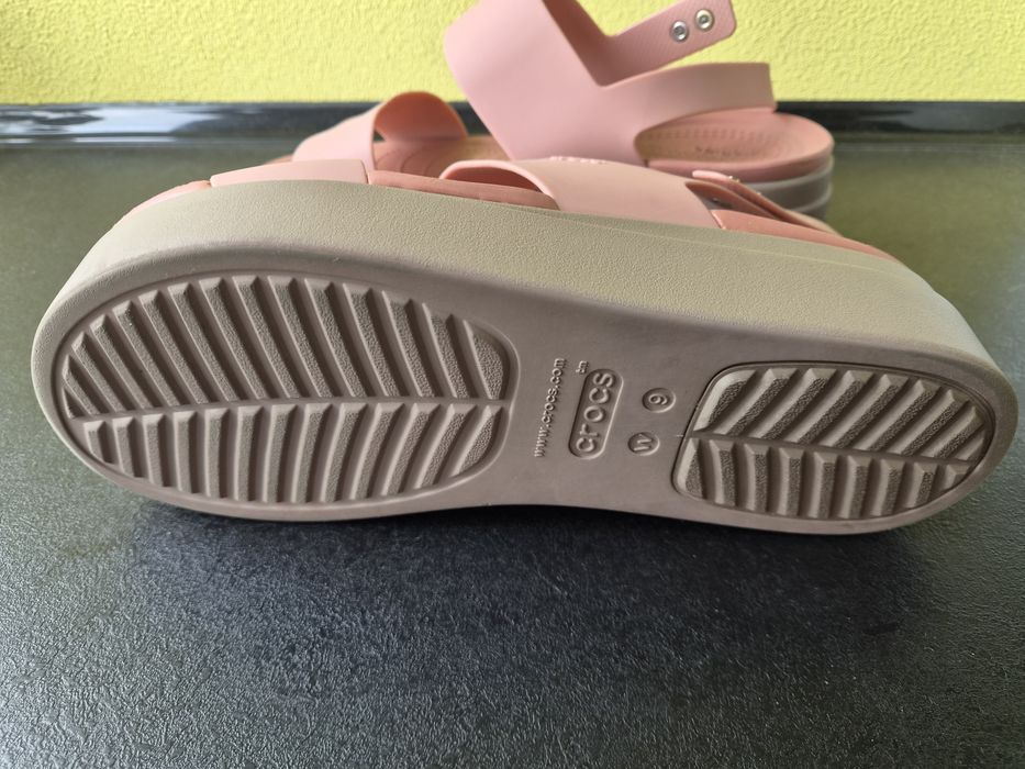 Босоніжки сандалі Crocs Brooklyn Low Wedge оригінал крокси