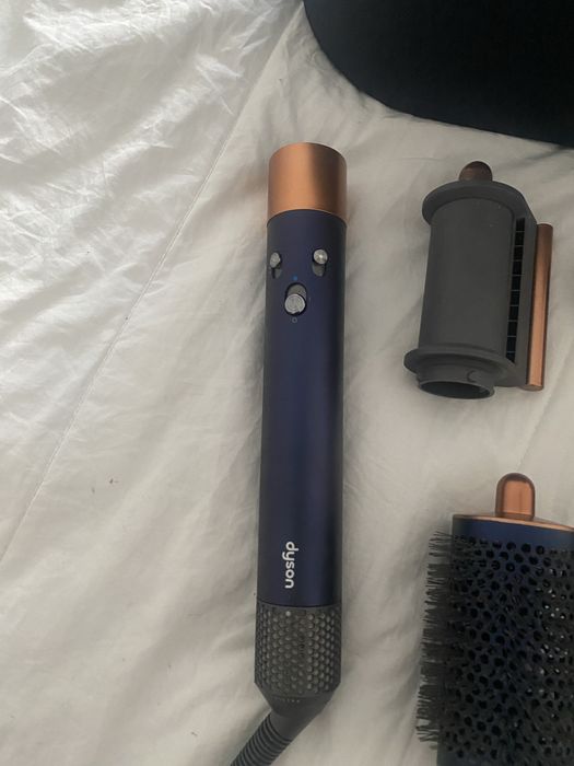 Dyson airwrap com 2 acessorios extra