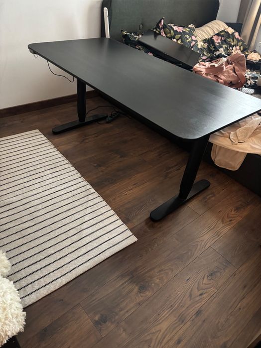 Biurko z regulacją wysokości