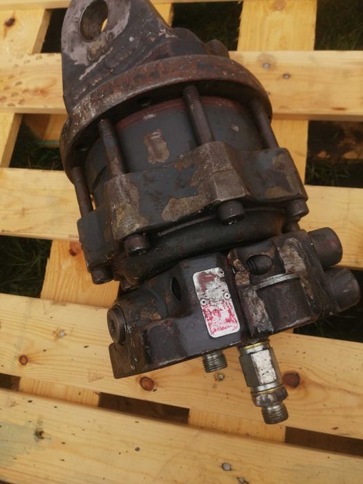 Rotator chwytaka koparki