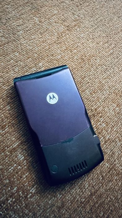 Motorola v3 продам