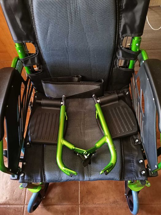 Cadeira de rodas dobrável - Bolonia Mobiclinic (Nova)