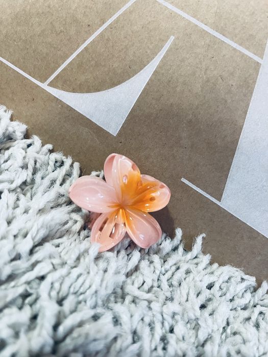 Piekna spinka hawajski kwiat