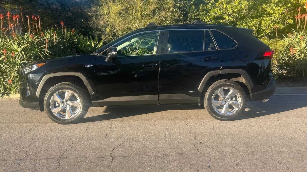 Toyota RAV4 Hybrid XSE      2021