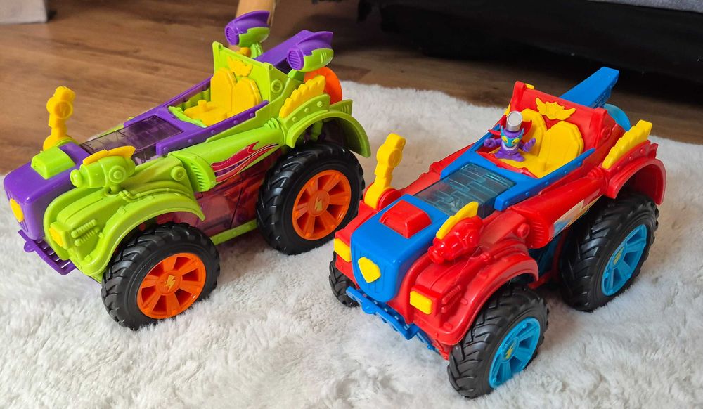 2 pojazdy Monster super zings  roller