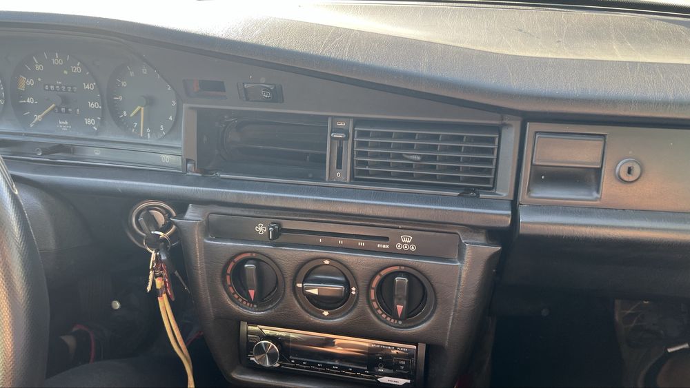 Mercedes 190D 1985 5V