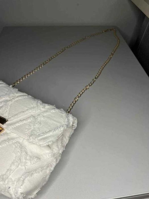 Torebka biała na łańcuszku elegancka boho