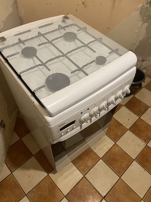 Kuchenka gazowa z piekarnikiem elektrycznym