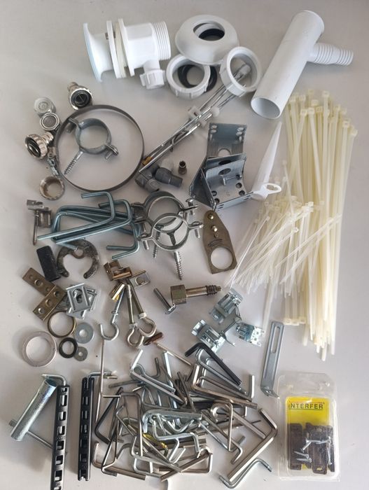 Várias ferramentas e aparafusadora