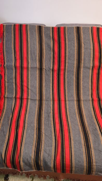 Kapa narzuta pasiak z czasów PRL-u