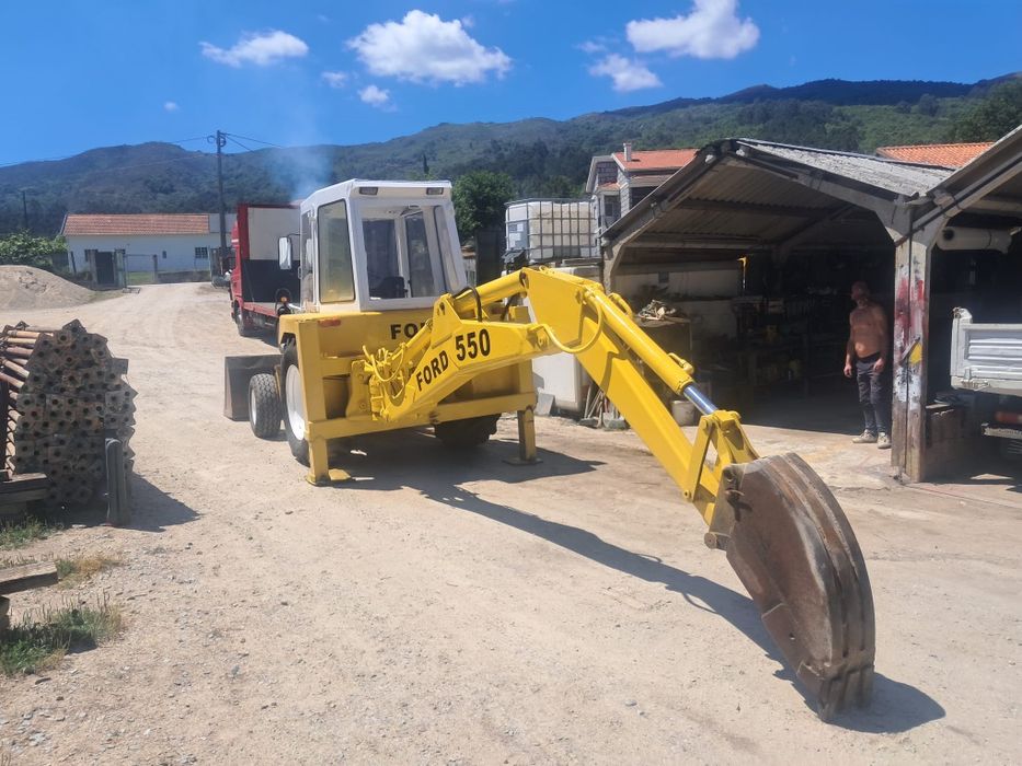Segue para venda retroescavadora