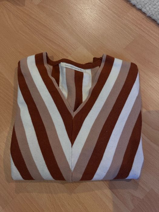 Sweterek z dekoltem V, w paski