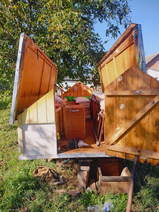 Продам два бджоло павільйони на українську рамку!