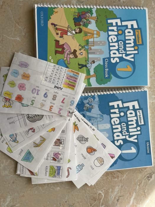 Family and Friends 1 англійська книга зошит словник