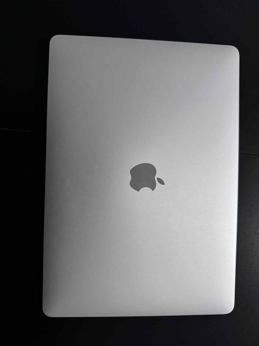 MacBook Air M1 13 cali / 97% baterii