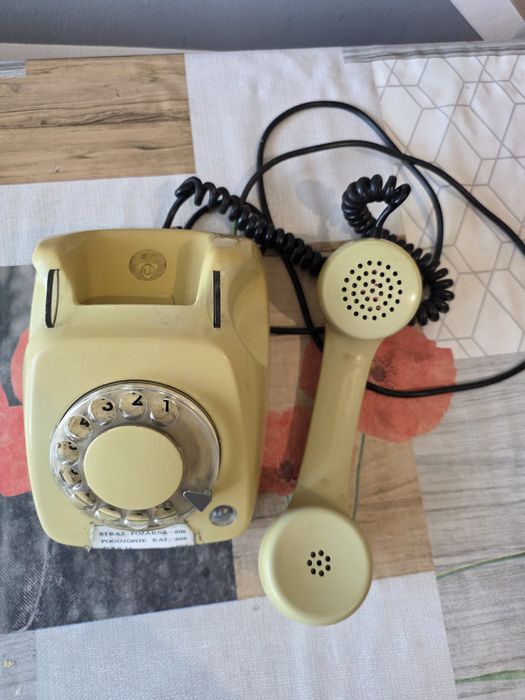 Aparat telefoniczny + drugi gratis z okresu PRL
