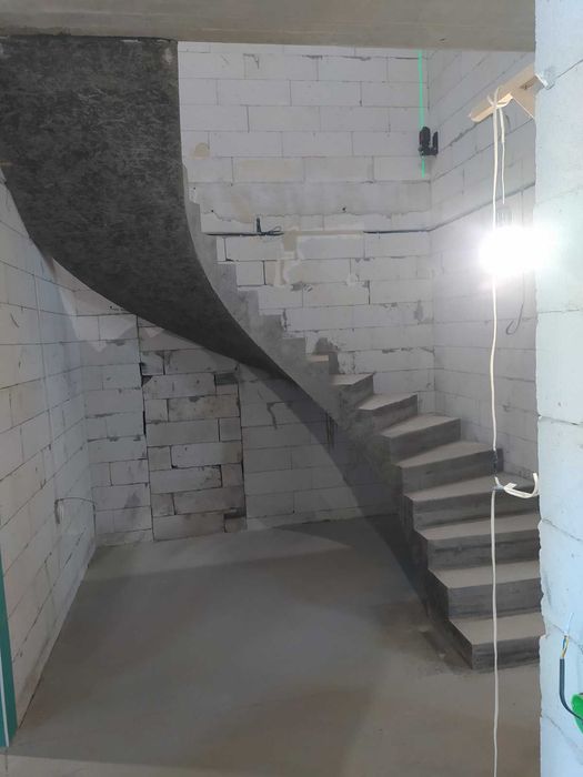 Бетонні сходи під ключ. Будь-яка складність. Якісно.