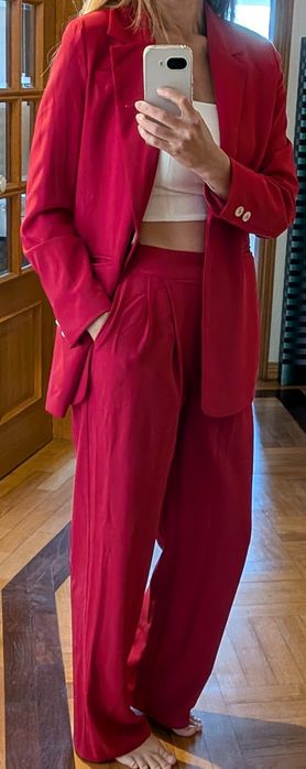 Conjunto vermelho elegante – blazer e calças
