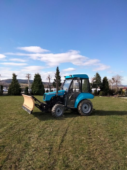Pronar MTZ 320 z pługiem śnieżnym