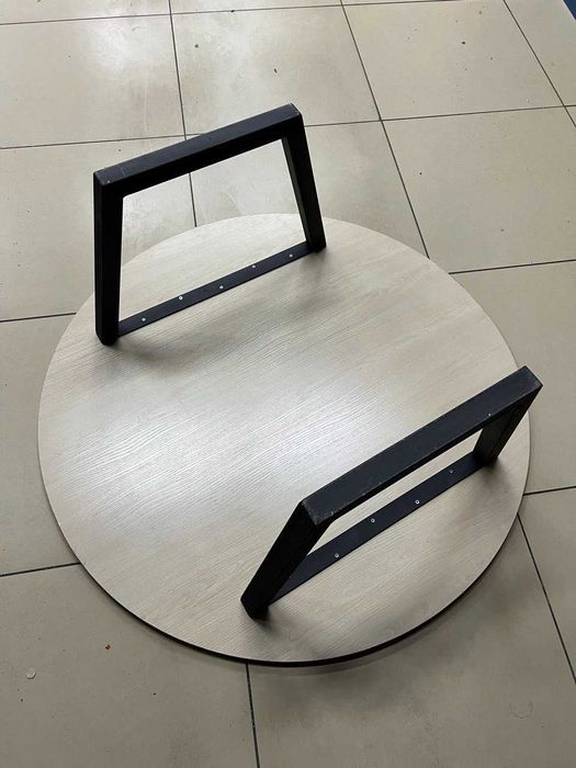 Стелажі металеві та дсп, стіл великий, острів