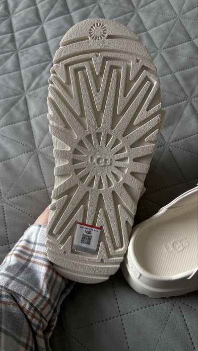Ugg шльопанці , сандалі